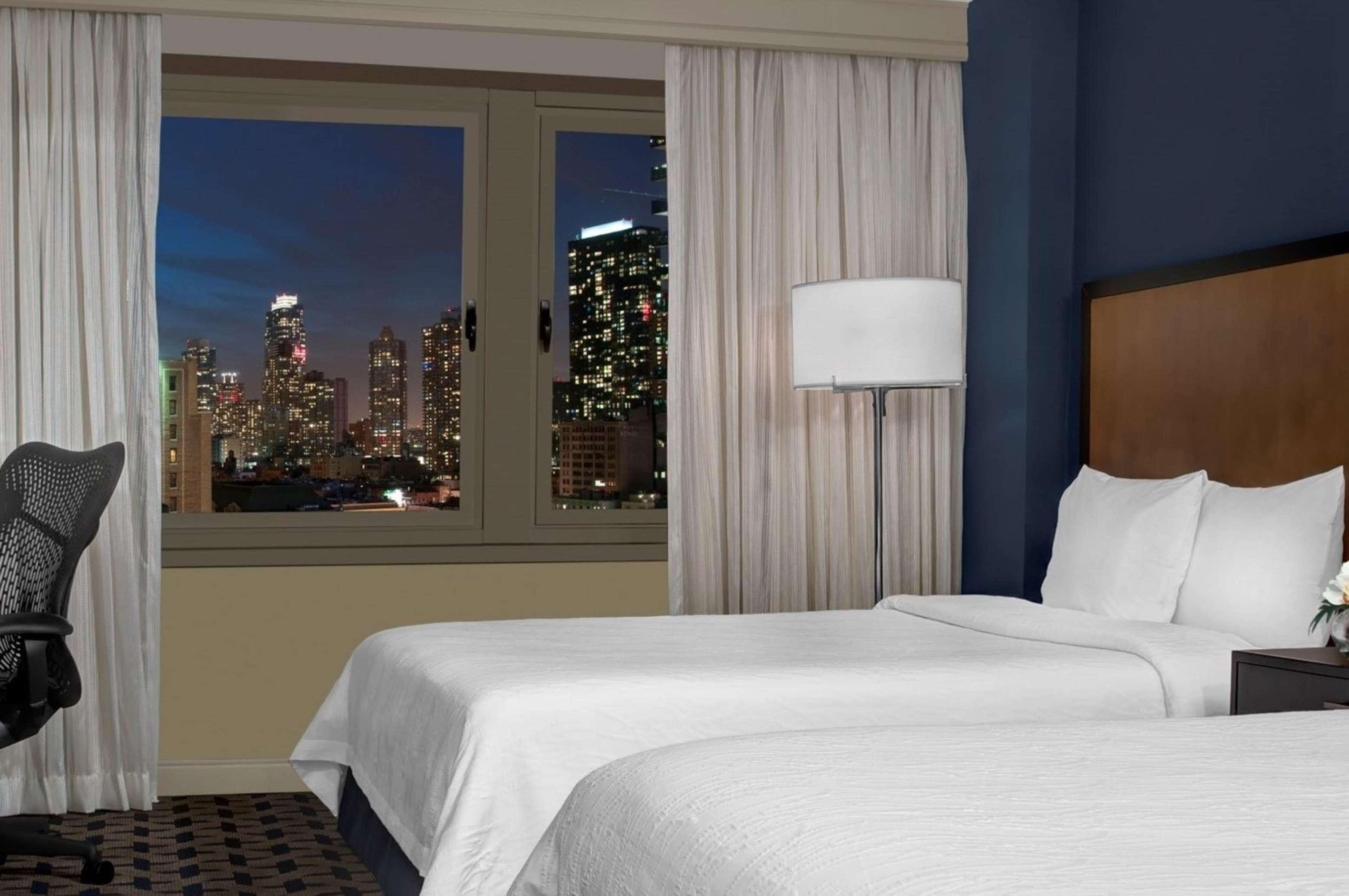 Kimpton Theta New York - Times Square By Ihg Hotel Exterior foto A guest room at the Hilton New York