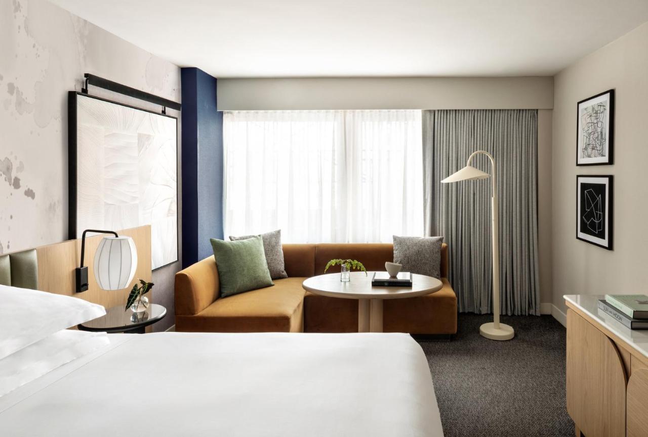 Kimpton Theta New York - Times Square By Ihg Hotel Exterior foto A guest room at the West Hollywood hotel