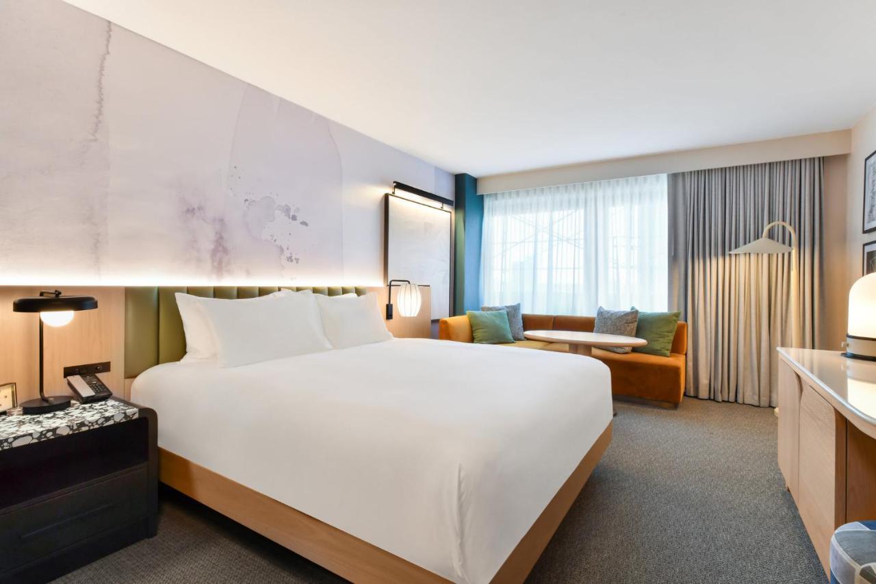 Kimpton Theta New York - Times Square By Ihg Hotel Exterior foto A guest room at the West Hollywood hotel