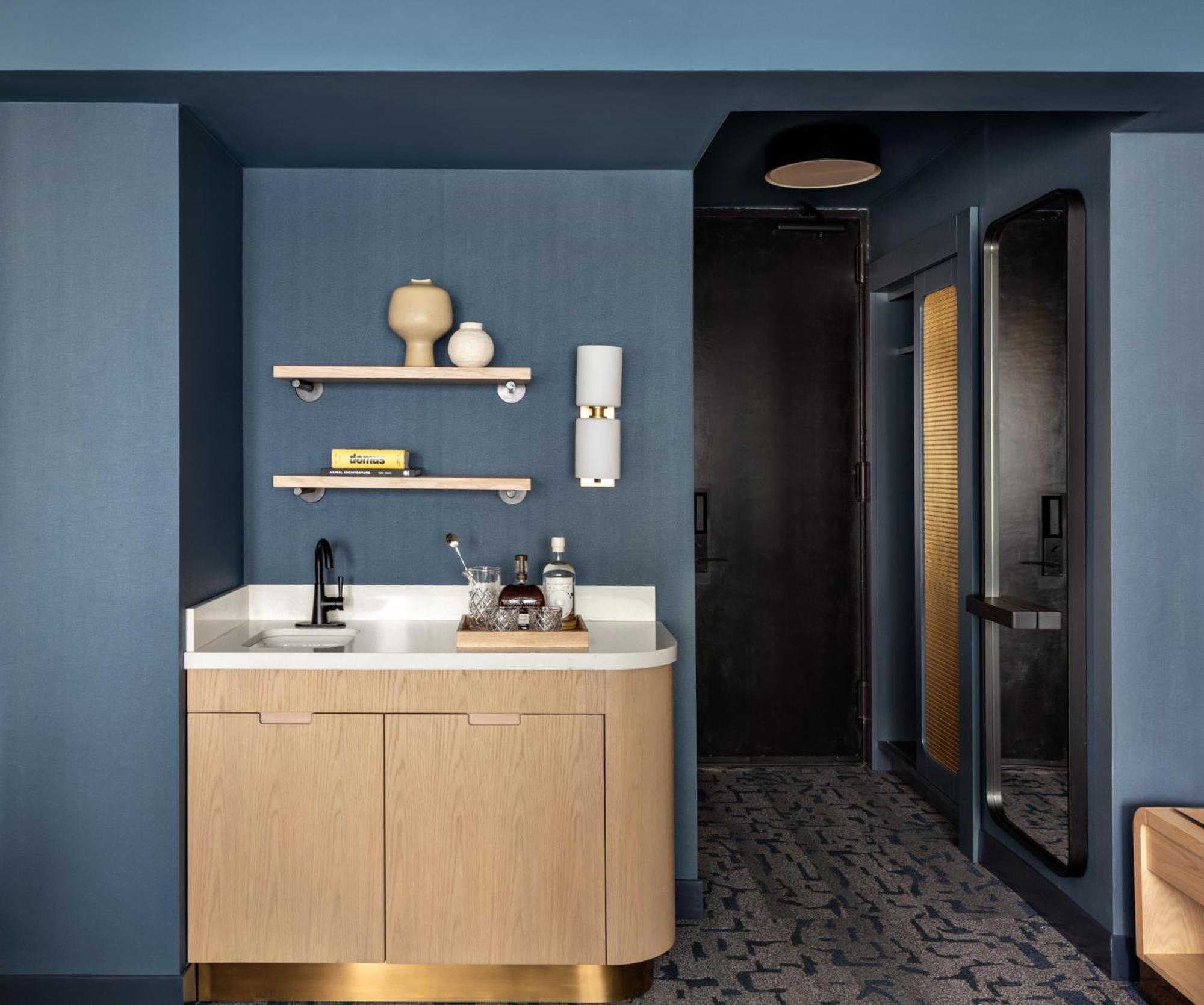 Kimpton Theta New York - Times Square By Ihg Hotel Exterior foto A bathroom at the Standard East Village