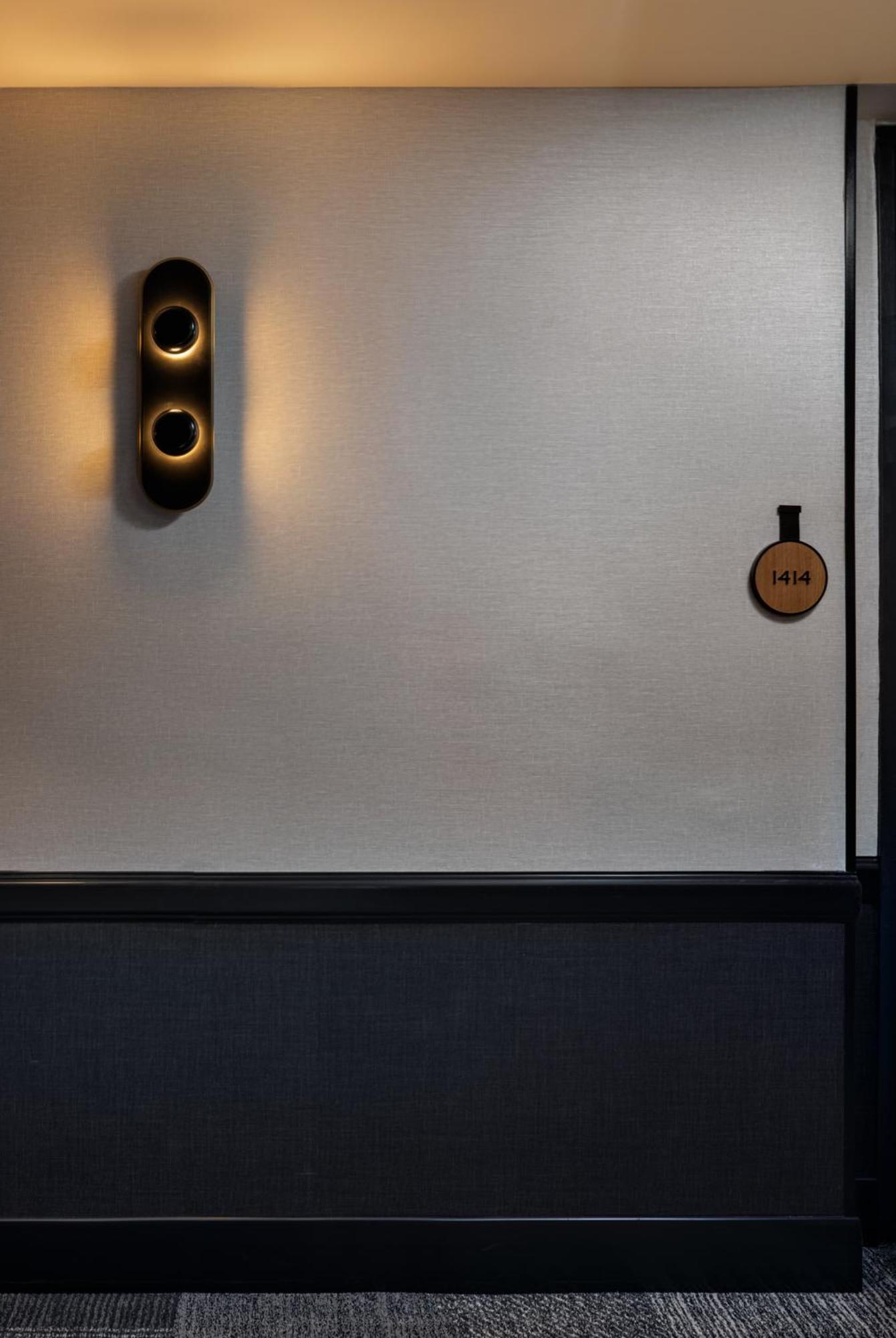 Kimpton Theta New York - Times Square By Ihg Hotel Exterior foto A room number on a door