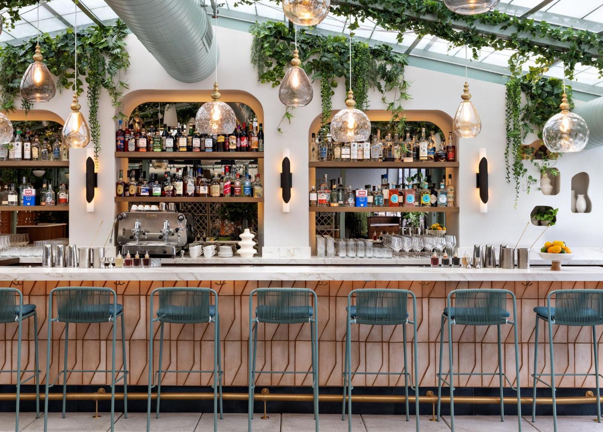 Kimpton Theta New York - Times Square By Ihg Hotel Exterior foto The bar at the restaurant
